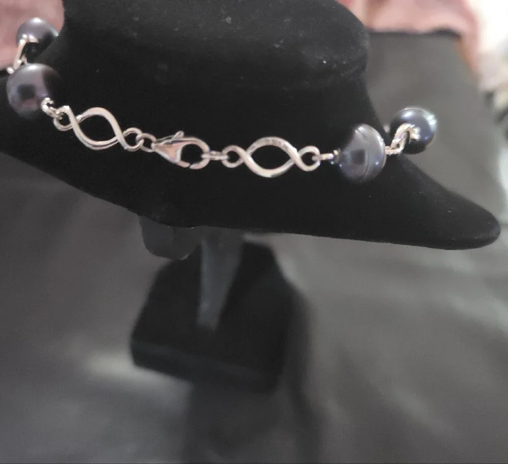 Elegant Black Pearl and Silver Link Necklace - Women Jewelry